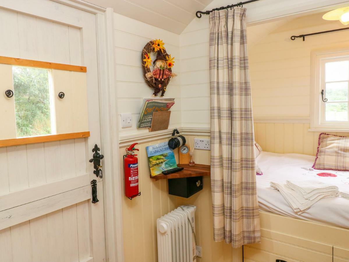 Shepherds Hut - The Crook Milford Haven Ngoại thất bức ảnh